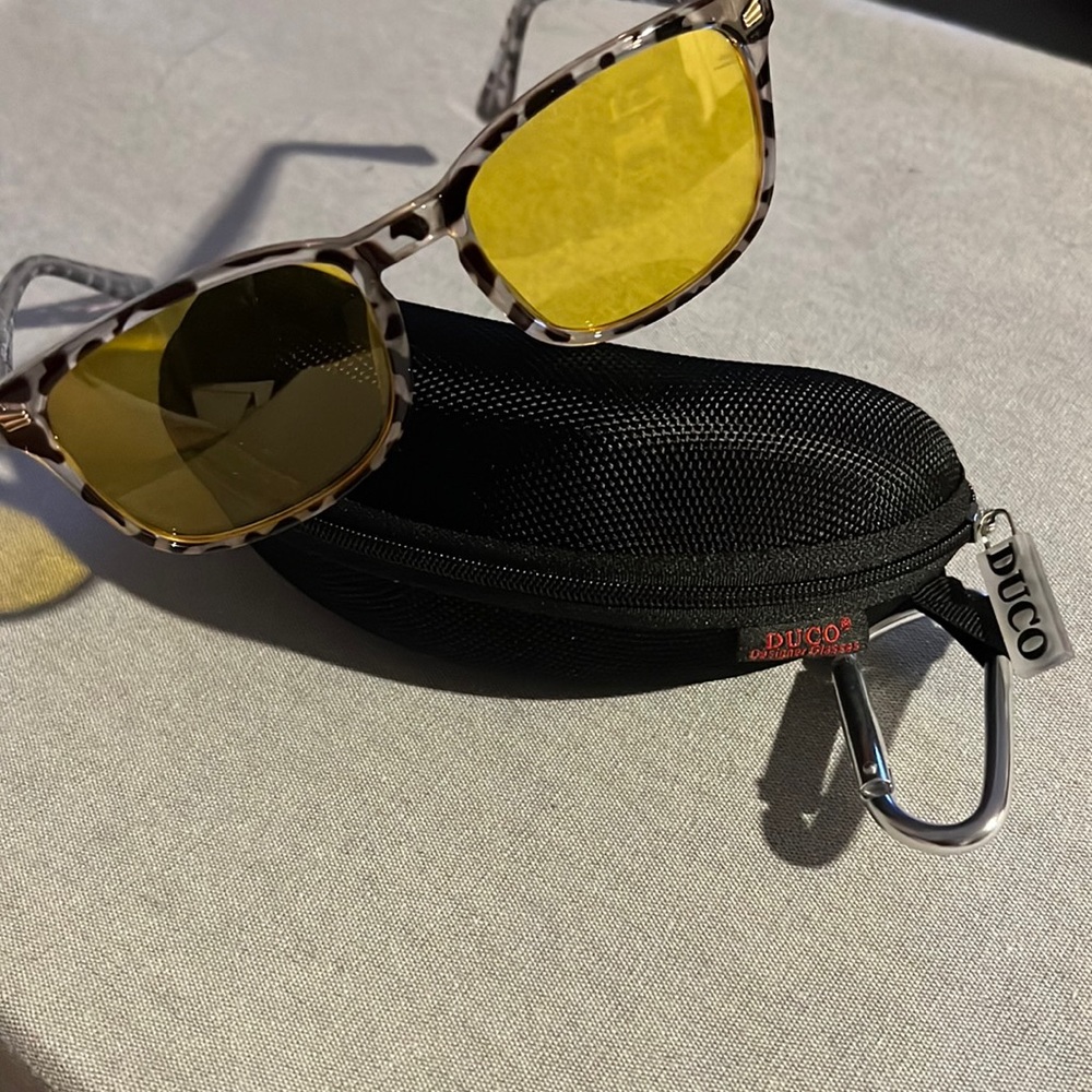 DUCO brand 😎 sunglasses!! Animal print. Womens excellent used condition.